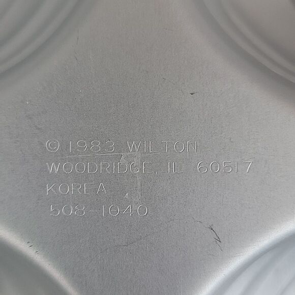 Wilton holiday themed cookie Halloween and Christmas pan Set of 2 - Picture 3 of 8